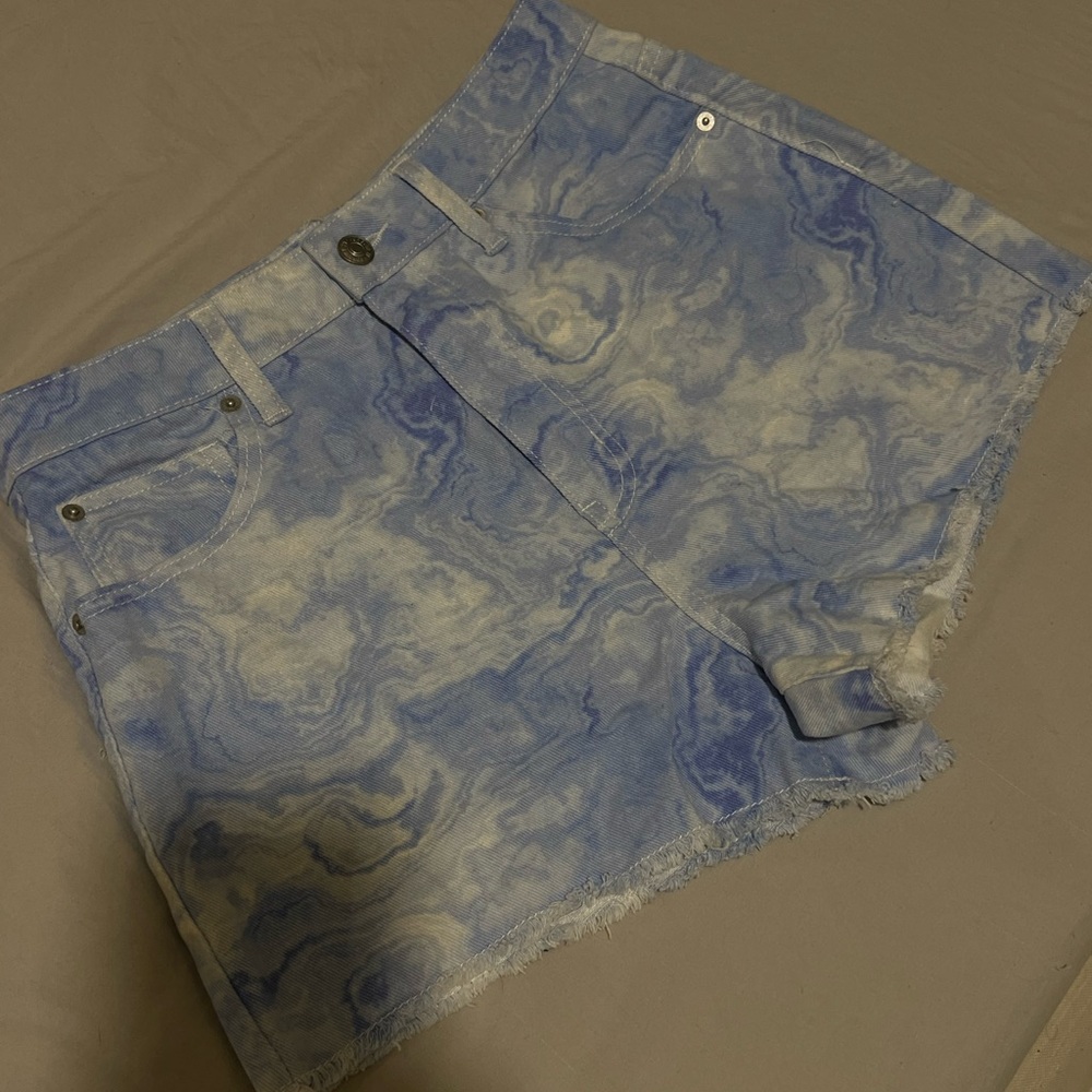 Blue and white tye die forever 21 shorts! So cute! 🤍💙